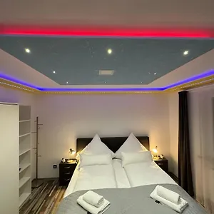 Modern Neuburg P - - 2 Zimmer, Komfort, Balkon, Wi-fi, Smart Tv, Grosse Dusche, Kueche Apartment